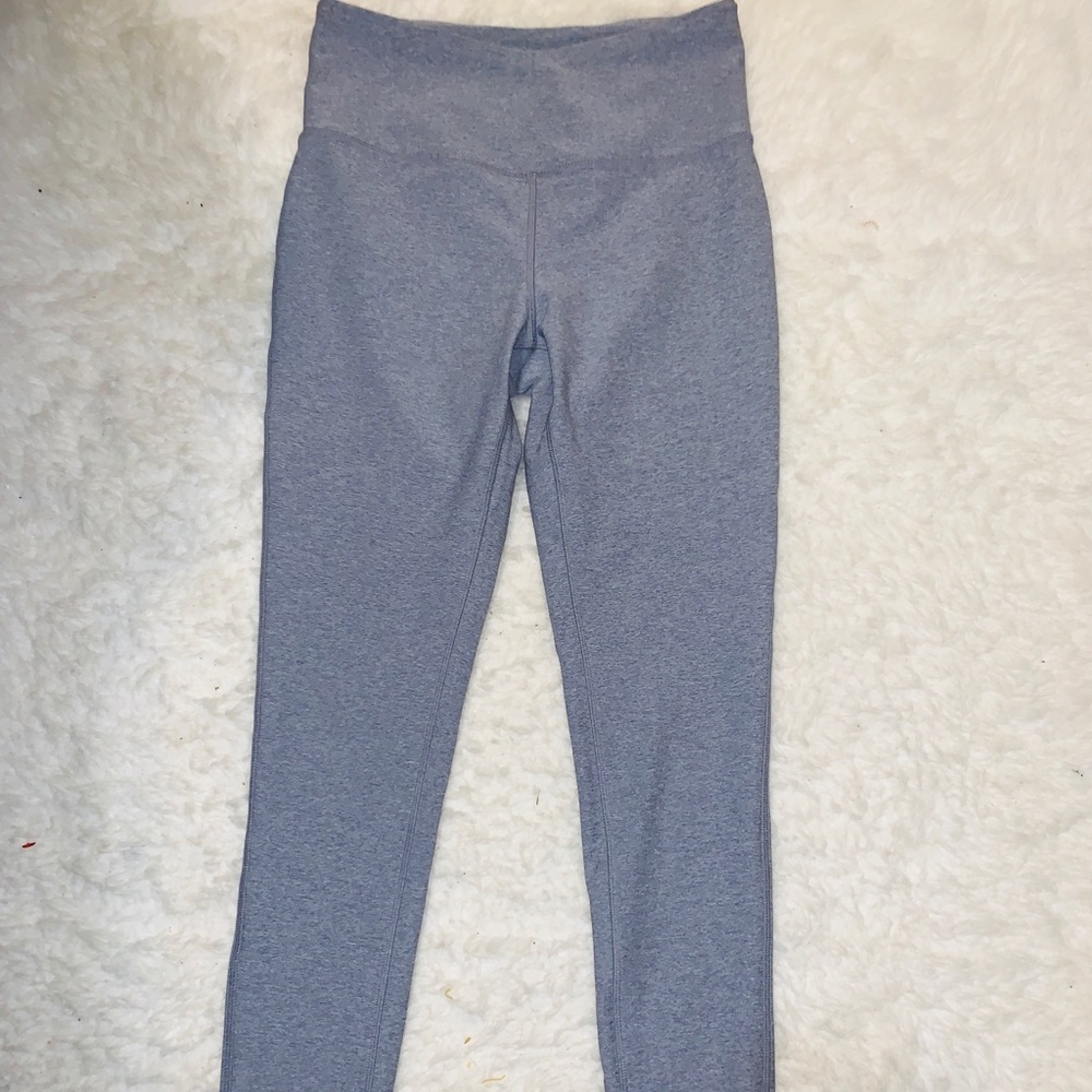 High waisted light gray leggings